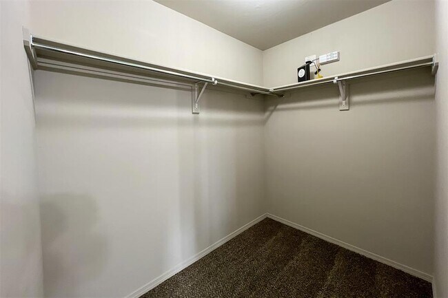 Building Photo - 4301 Driftwood Dr