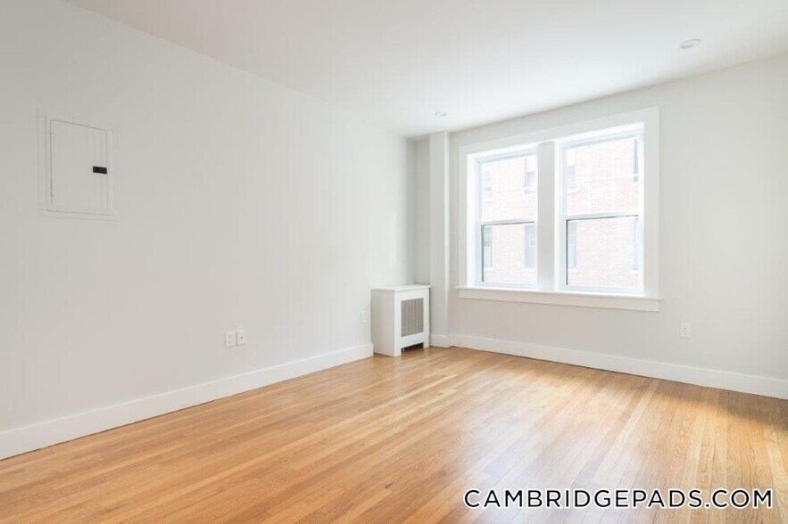 Building Photo - 19A Forest St