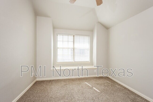 Building Photo - 2541 Indian Hills Dr