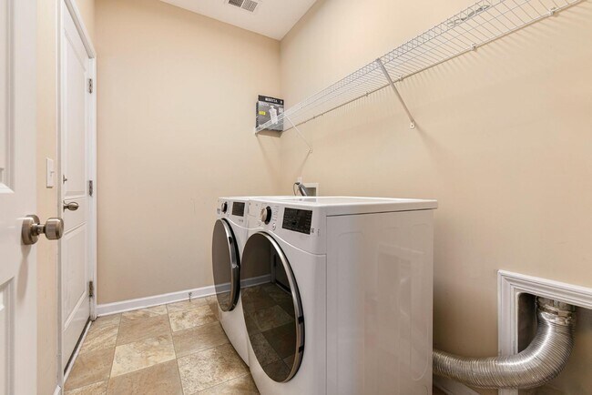 Building Photo - 432 War Admiral Ln