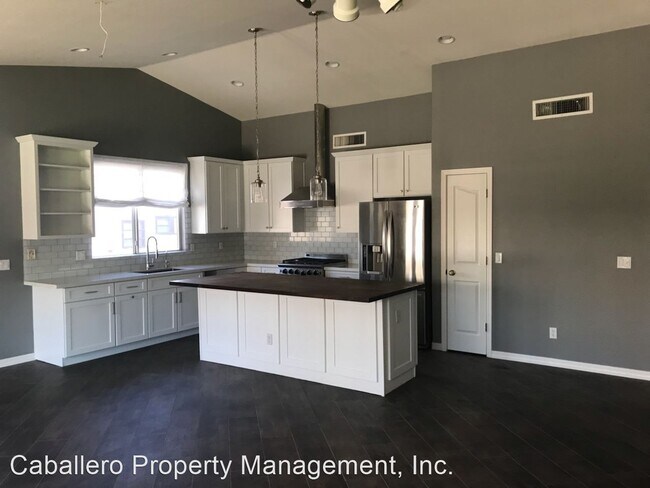 Building Photo - 3 br, 2 bath House - 256 E Liberty Ln 2119...