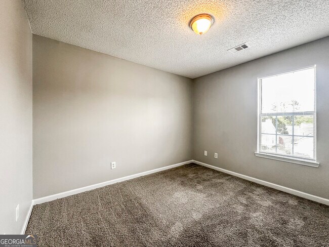 Building Photo - 255 Buffington Dr