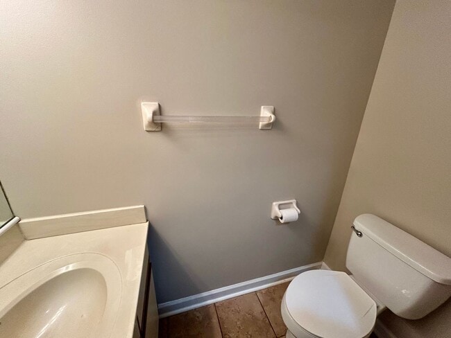 Building Photo - 2 Bedroom With a Bonus Room!