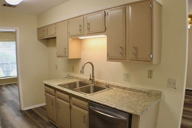 Building Photo - 8690 Manion Dr