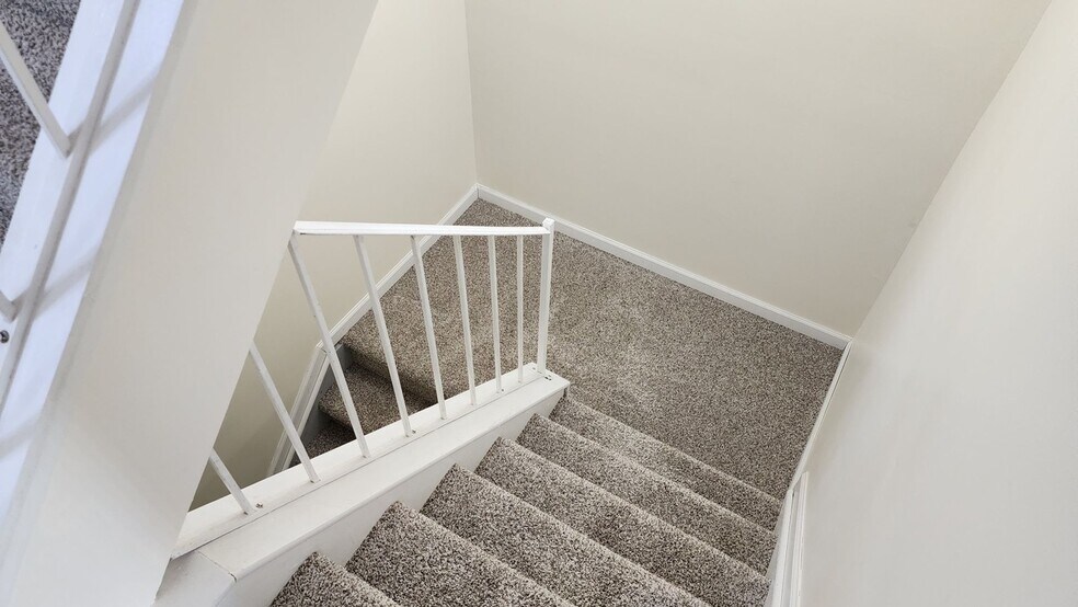 Building Photo - 1226 Charleston Ct