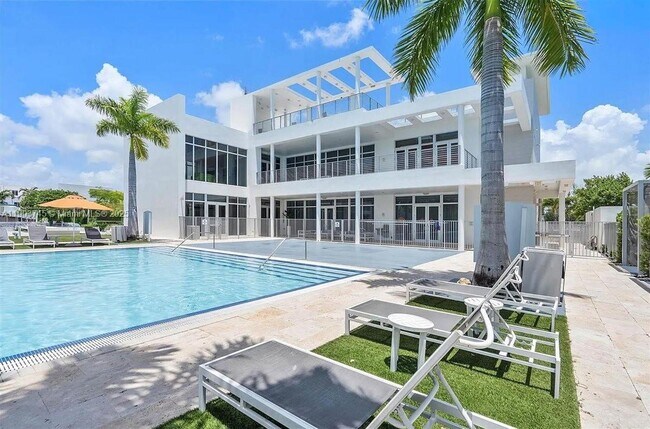 Building Photo - 6611 NW 102nd Path