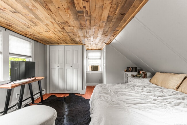 Building Photo - 15 Hawthorne Rd