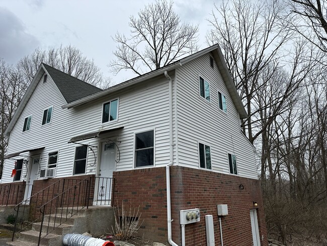 Building Photo - 66 School St