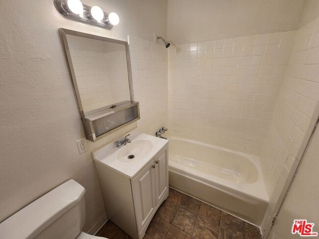 Building Photo - 534 W 47th St