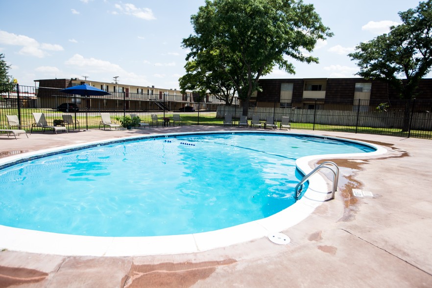 Sparkling Pool - Ridgecrest Apartments