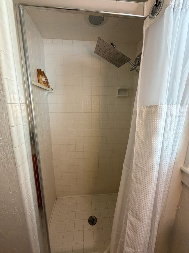 Building Photo - 15 NW 26th St