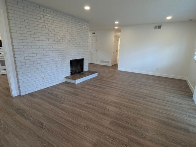 Building Photo - 3 BR / 2 BA Single Story Home in Serra Mesa