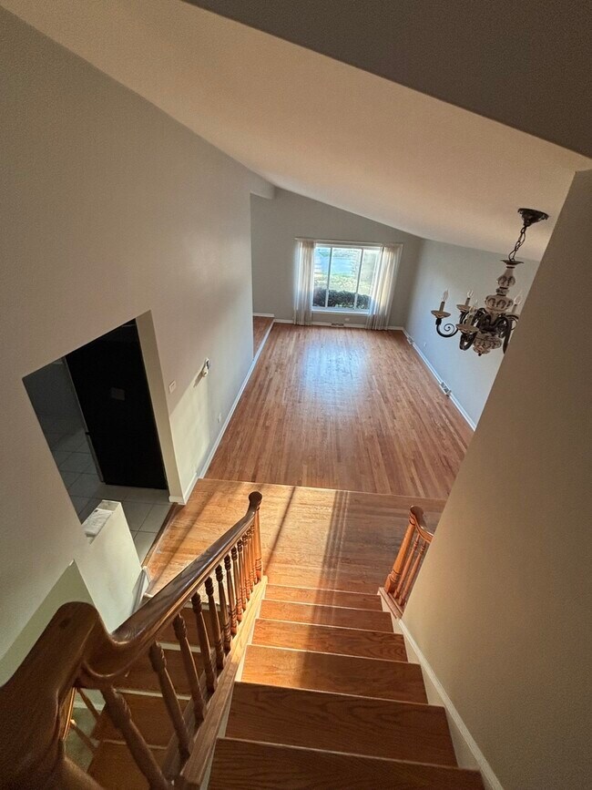 Building Photo - 608 Lavergne Ave