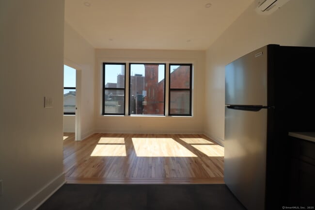 Building Photo - 253 State St
