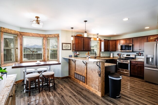 Building Photo - Beautiful home in Ryen Glenn with Fantasti...