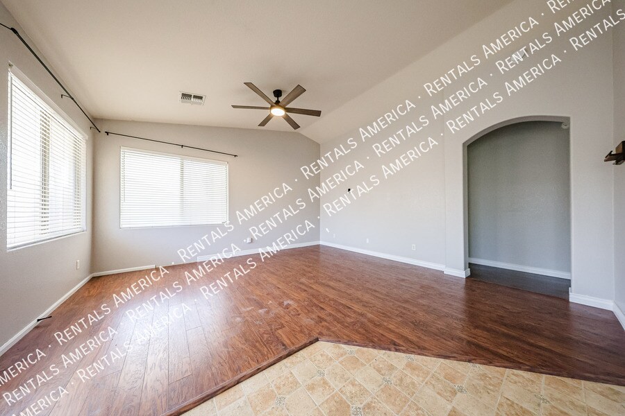 Building Photo - 51 W Hereford Dr