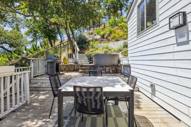 Building Photo - 85 Ridge Rd