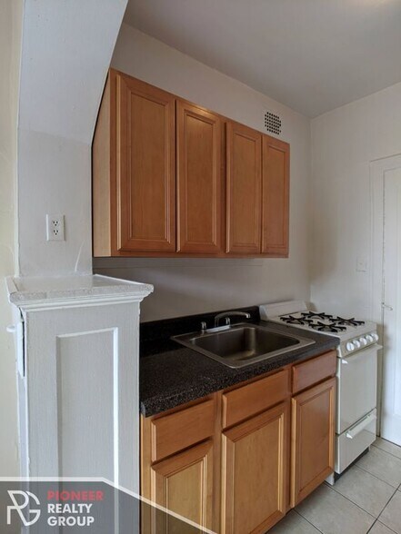 Building Photo - 4829 N Damen Ave