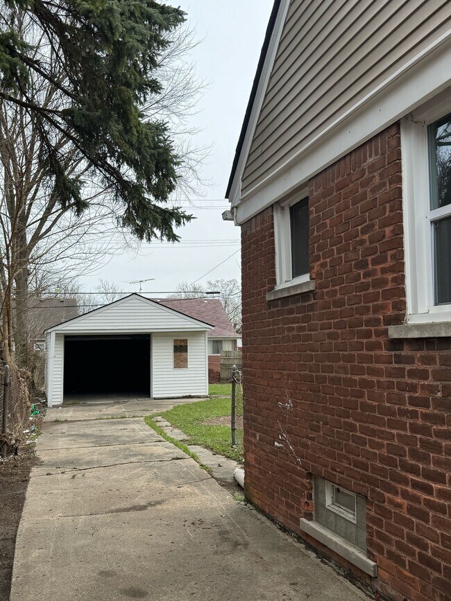 Building Photo - 11548 Wayburn St