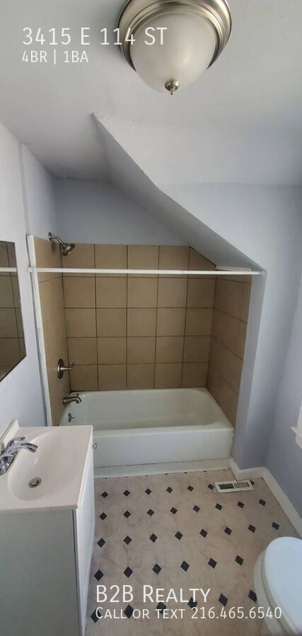 Building Photo - 3415 E 114th St