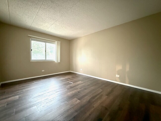 Building Photo - 3851 N Parkway Dr