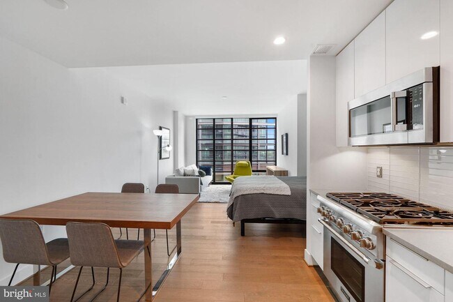 Building Photo - 45 Sutton Square SW