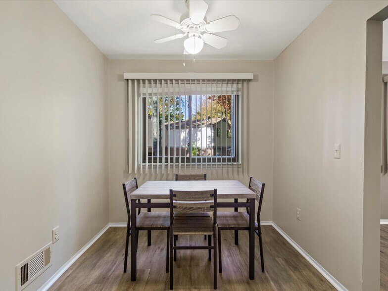 Building Photo - 26656 Farmbrook Villa Dr