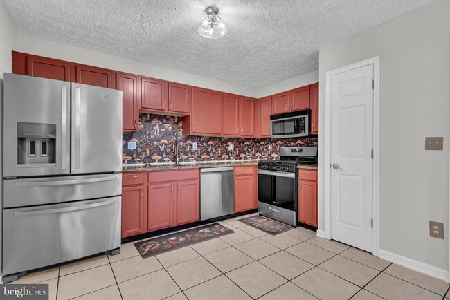 Building Photo - 10 Ironstone Ct