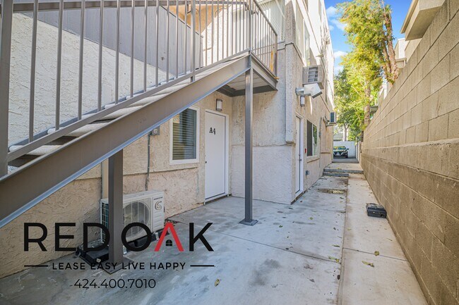 Building Photo - 6738 Independence Ave