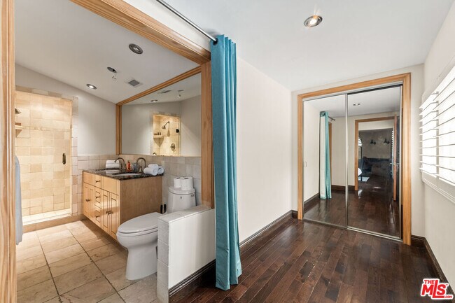 Building Photo - 3200 Oakley Dr