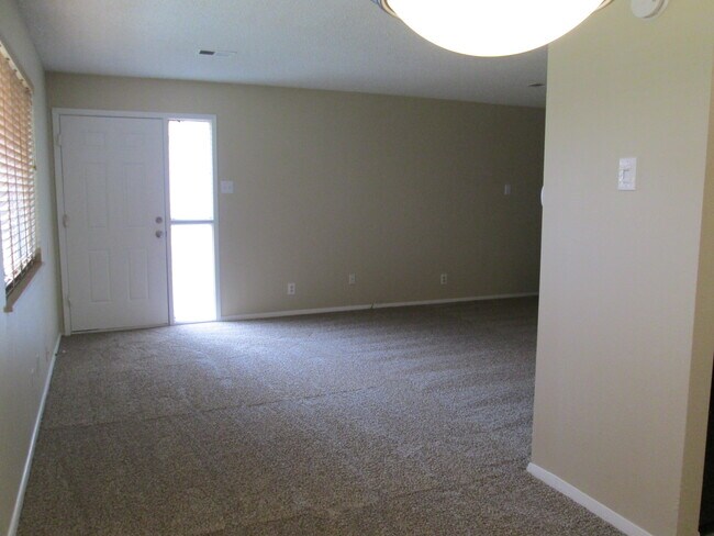 Building Photo - 1250 S Monaco Pky