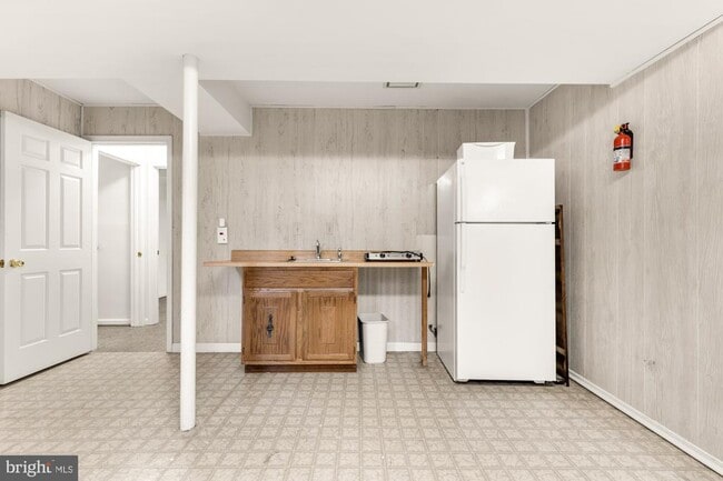 Building Photo - 10855 Lockwood Dr