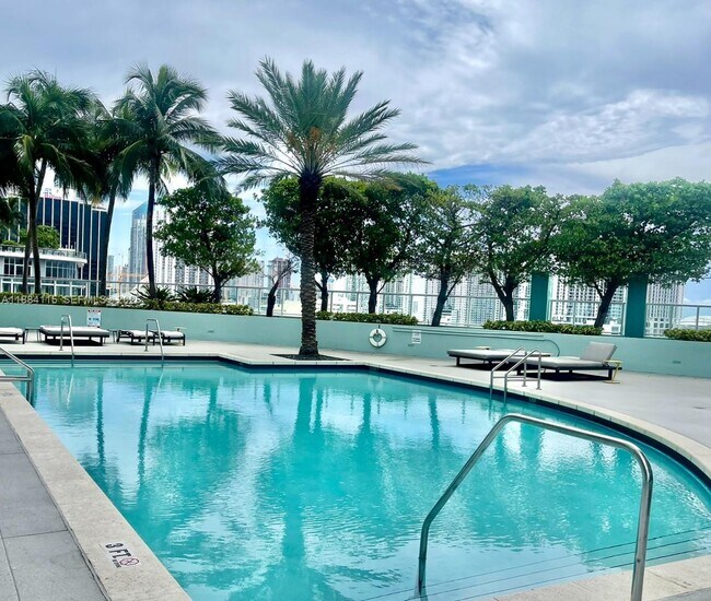 Building Photo - 1900 N Bayshore Dr