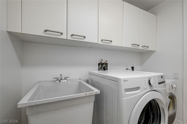 Building Photo - 322 Karen Ave