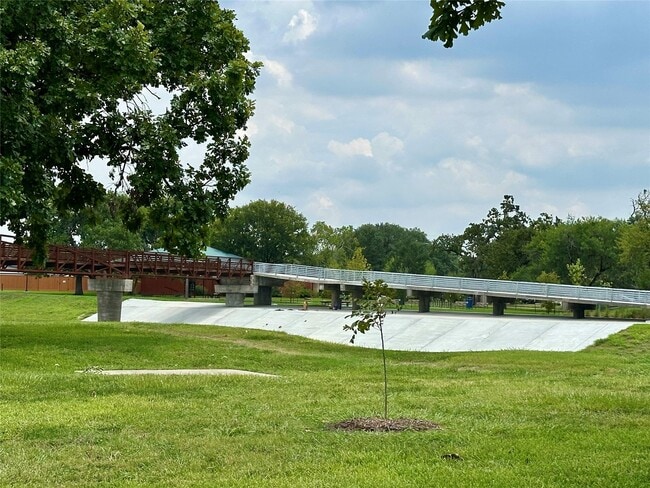 Building Photo - 3809 N Braeswood Blvd