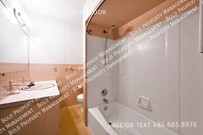 Building Photo - 116 S Cherry St