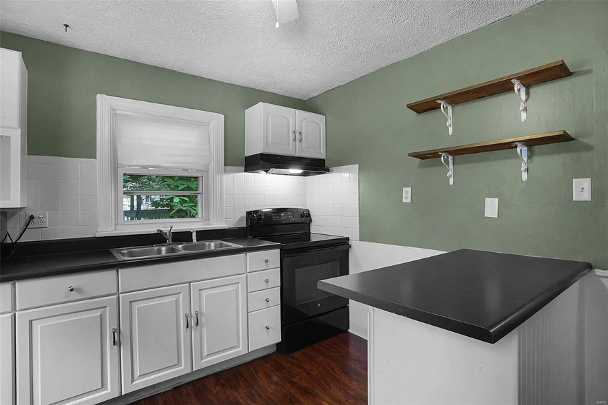 Kitchen - 806 Elsworth Pl