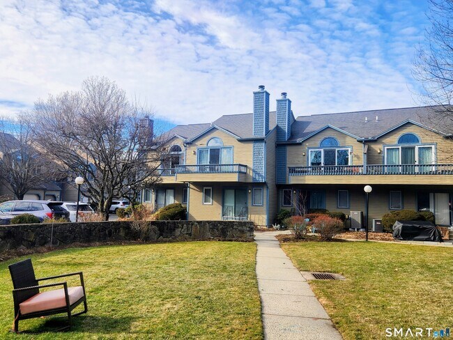 Building Photo - 15 Perry Ave