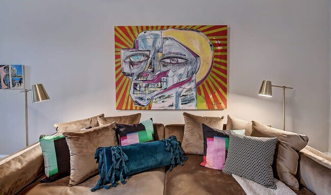 Building Photo - 518 Lamar Ave