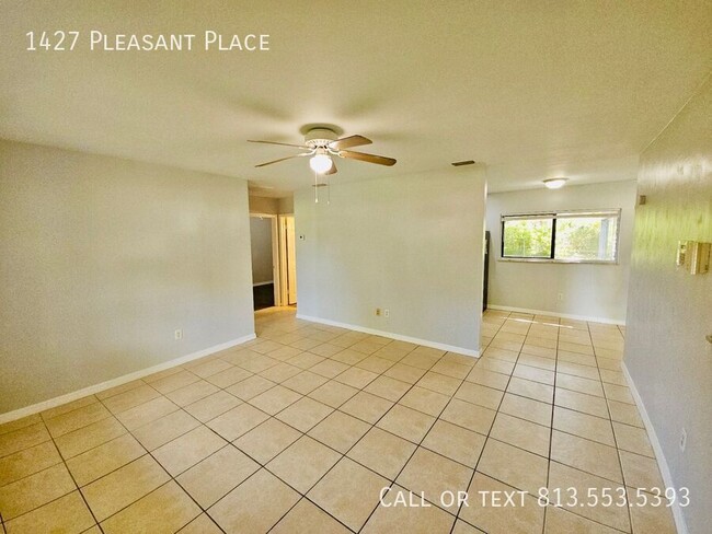 Building Photo - 1427 Pleasant Pl