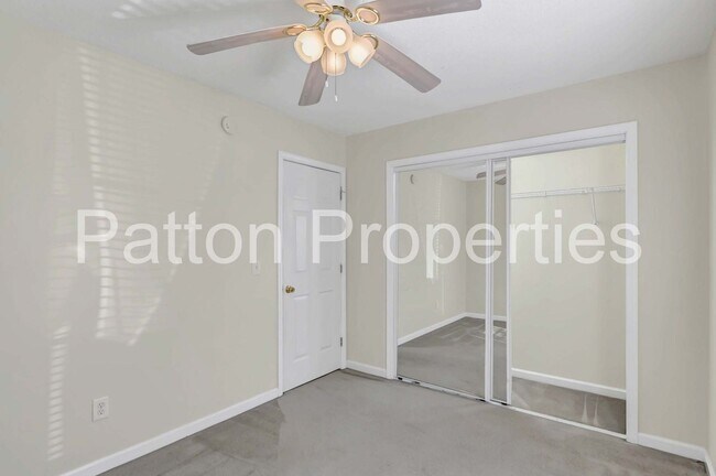 Building Photo - Summer Place Home