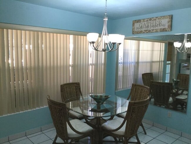 Building Photo - Single Family Home with Private Pool - 2 Bedroom plus bonus room!