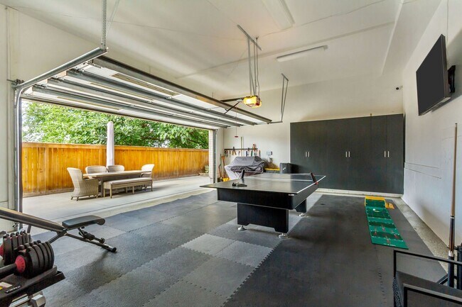 Building Photo - Fully Furnished Luxury Home In The Avenues