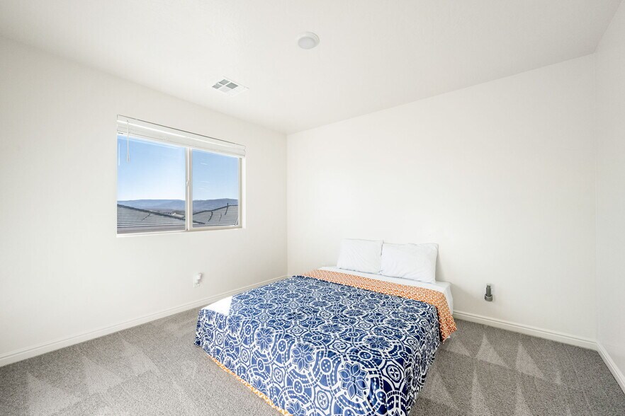 Building Photo - 1382 E White Desert Dr