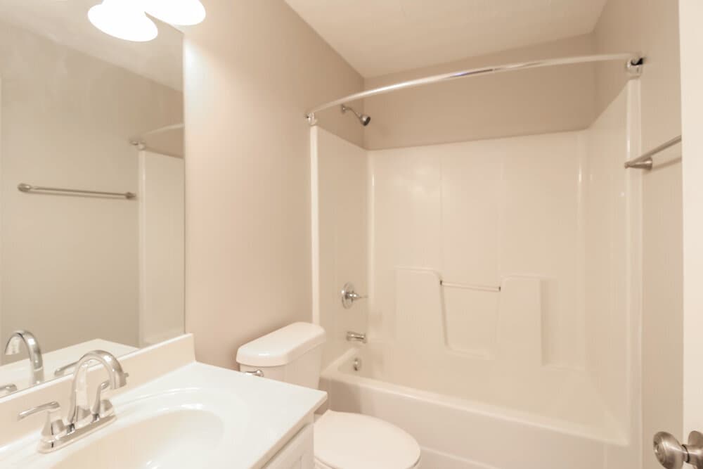 Building Photo - 445 Laurelton Cir