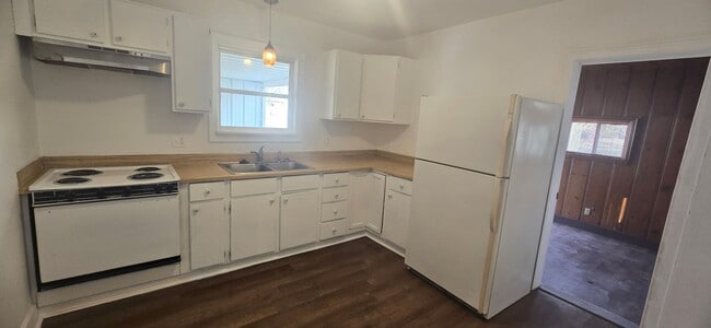 Building Photo - 2 Bed / 1 Bath + Bonus Room – SE Springfield/Galloway