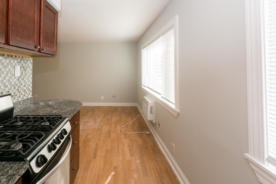 Building Photo - 701 Elm Pl