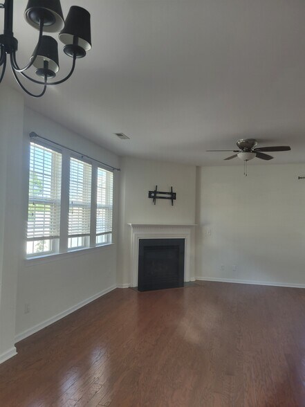 living area with gas log fireplace - 11002 Cripple Creek Ln