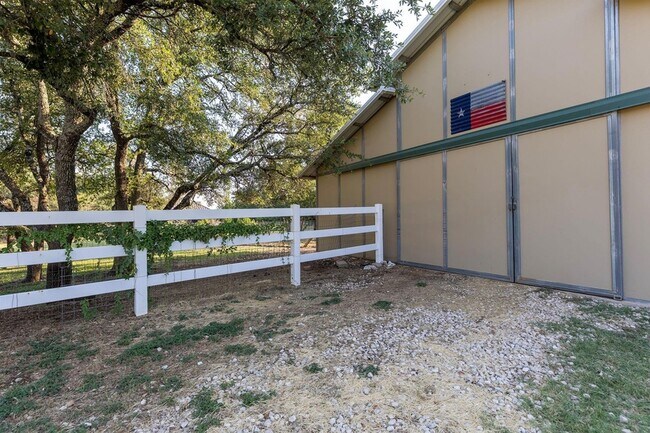 Building Photo - 704 Ridgmar Rd