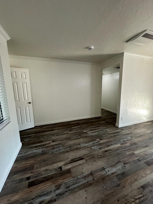 Building Photo - 440 N Homsy Ave